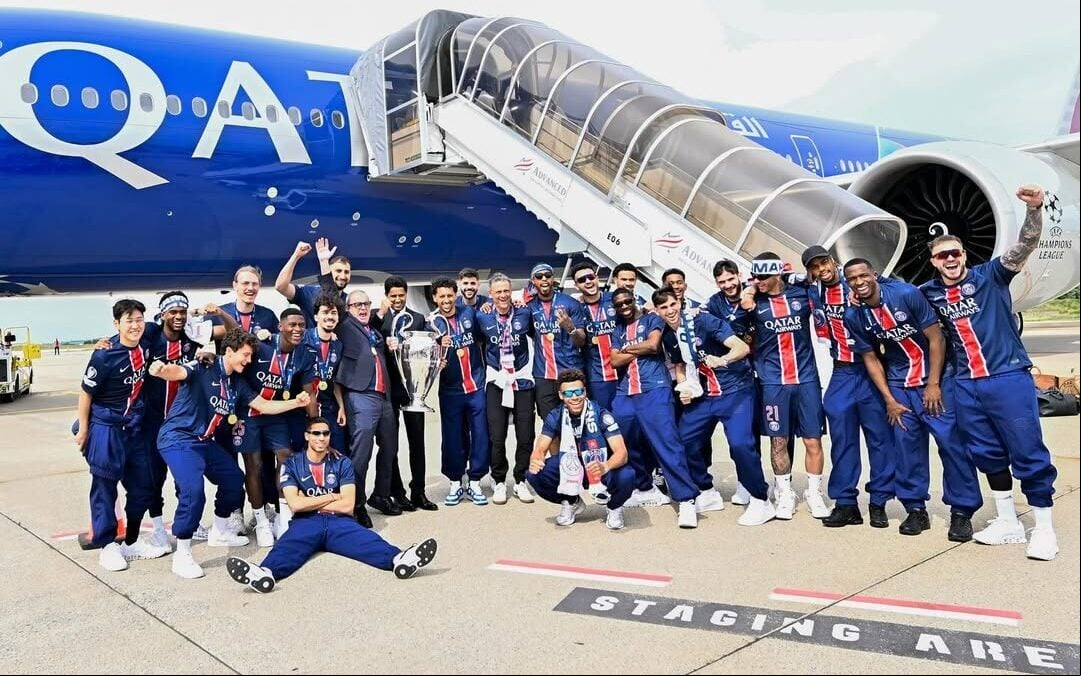 PSG desembarca em Paris com a taça da Liga dos Campeões (Foto: Reprodução/PSG)