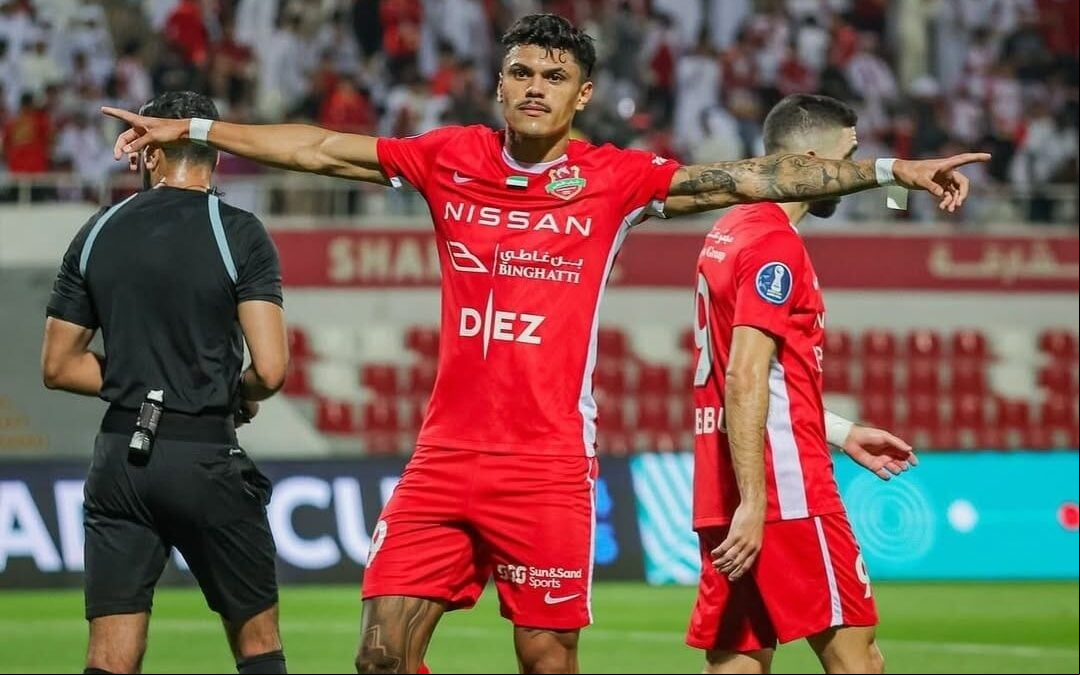 Mateusão celebra gol marcado pelo Shabab Al-Ahly, dos Emirados Árabes (Foto: Divulgação)