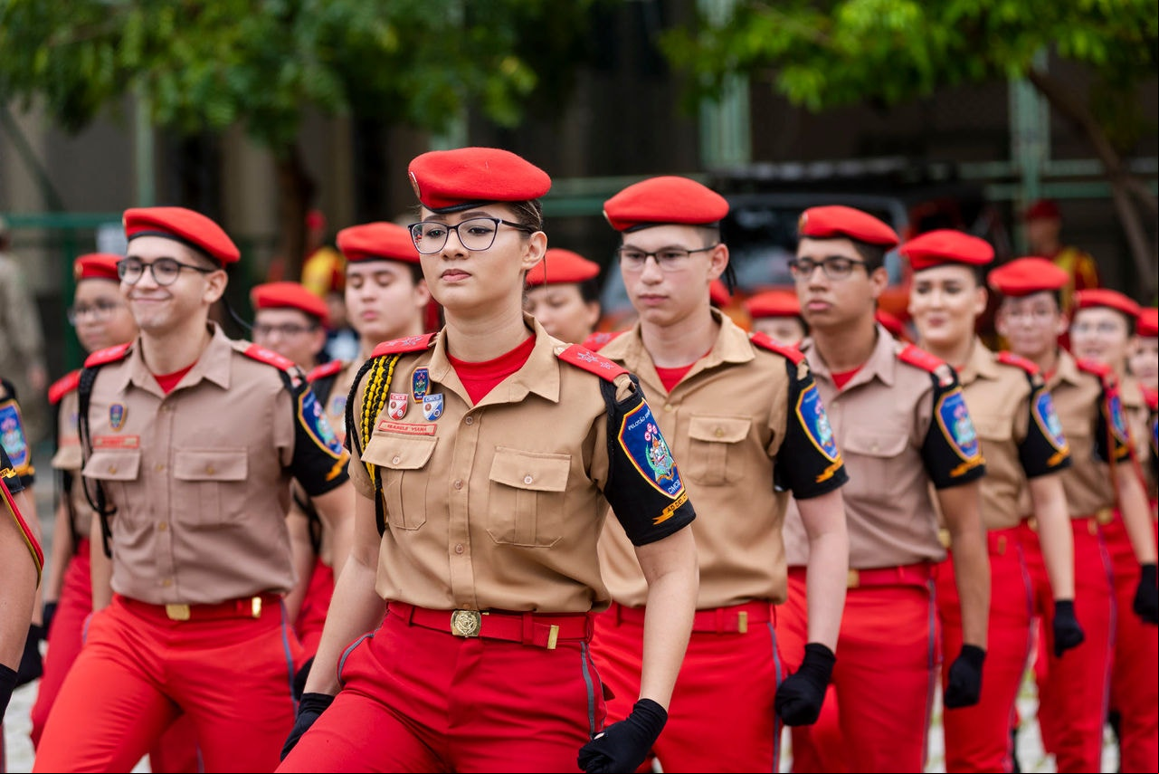 DESFILE DE ALUNOS DO COLEGIO DOS BOMBEIROS DURANTE A TROCA DE COMANDO DOS BOMBEIROS: CORONEL HOLANDA;CBM;CORPO DE BOMBEIROS MILITAR;COMBATE AO FOGO;© DAVI PINHEIRO/ GOV. DO CEARA;