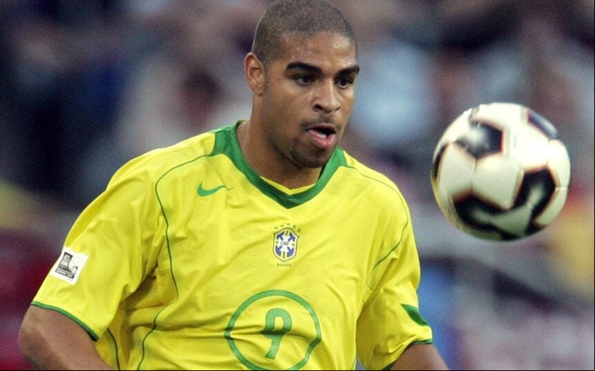 Adriano Imperador pela Seleção Brasileira (Foto: FRANCOIS GUILLOT/AFP)